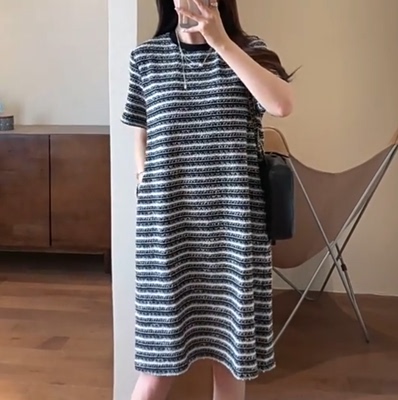 T恤裙中长款直筒亮葱条纹连衣裙