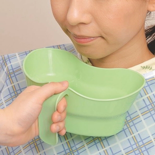 日本进口卧床老人漱口杯老年人刷牙洗漱杯护理病人吐痰呕吐专用杯