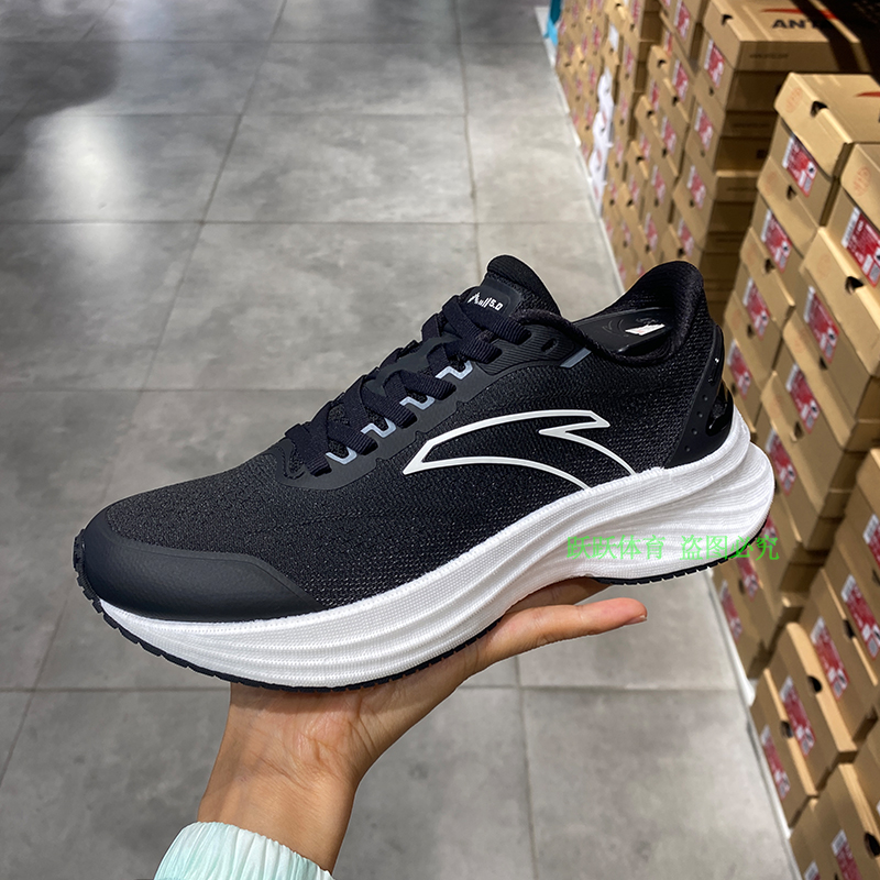 安踏男跑步鞋氮科技减震