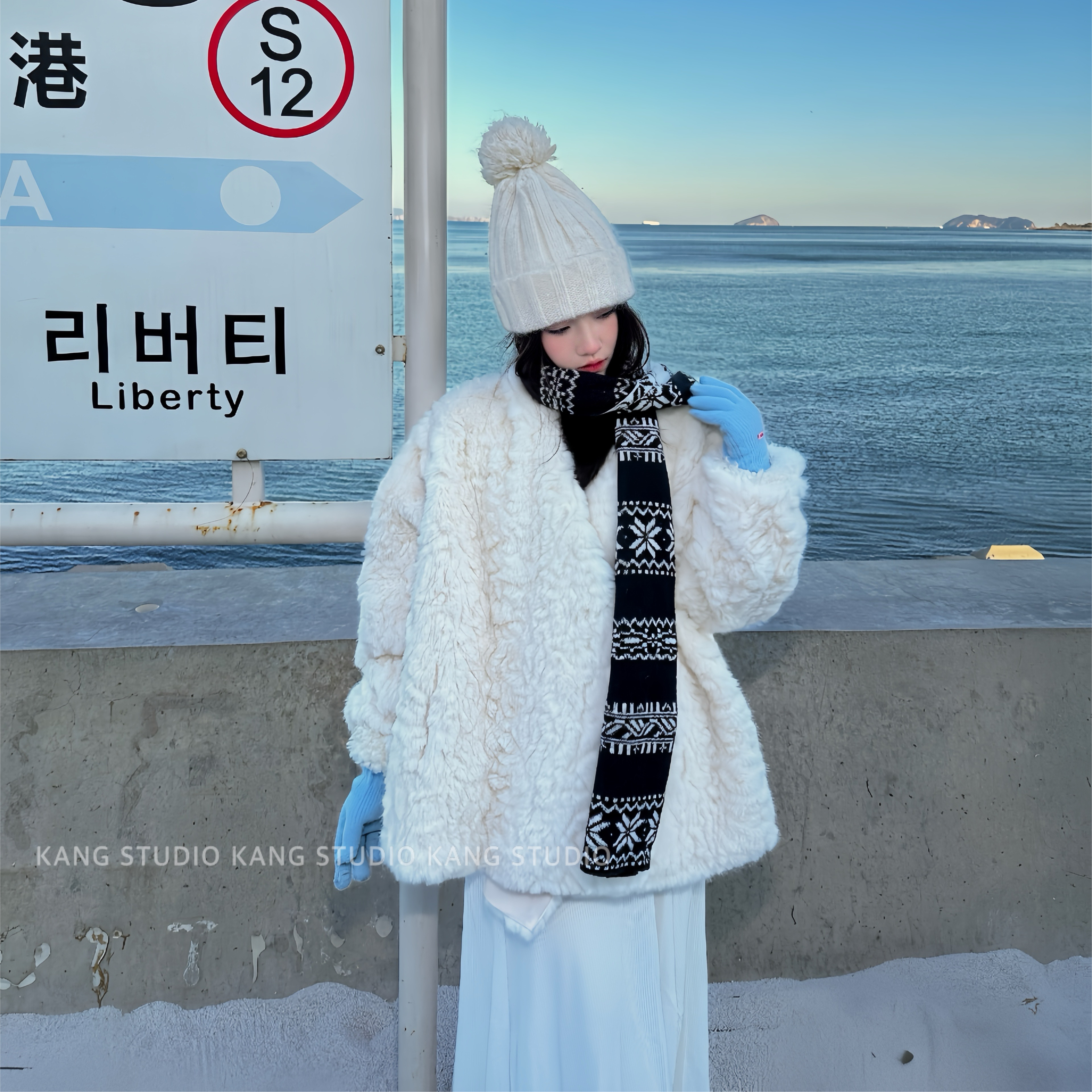 环保小湖洋仿皮毛一体外套女