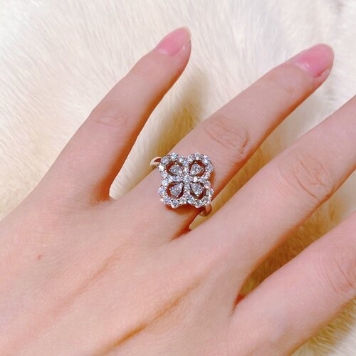 花园幸运四叶草钻石花形银耳拍女