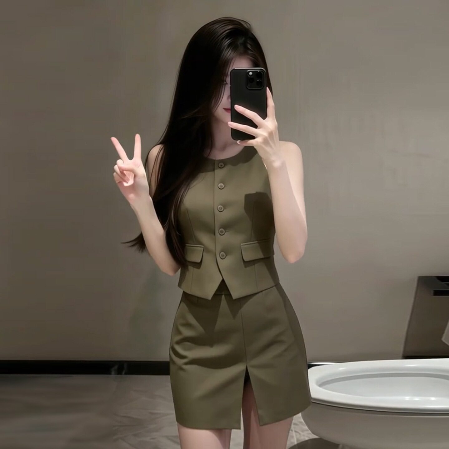 巨好看绿色无袖马甲连衣裙子女夏季新款穿搭一整套装包臀短裙