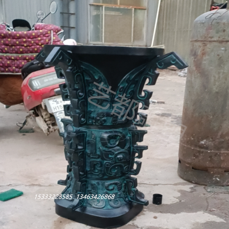 铸铜古代青铜黄铜何尊酒樽三角酒杯广场酒文化摆件艺都雕塑