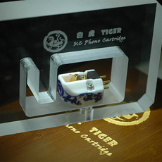 Виниловый проигрыватель