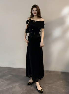 大婷婷 新款烫钻露肩一字肩收腰显瘦夏季时尚设计连衣裙DT2138