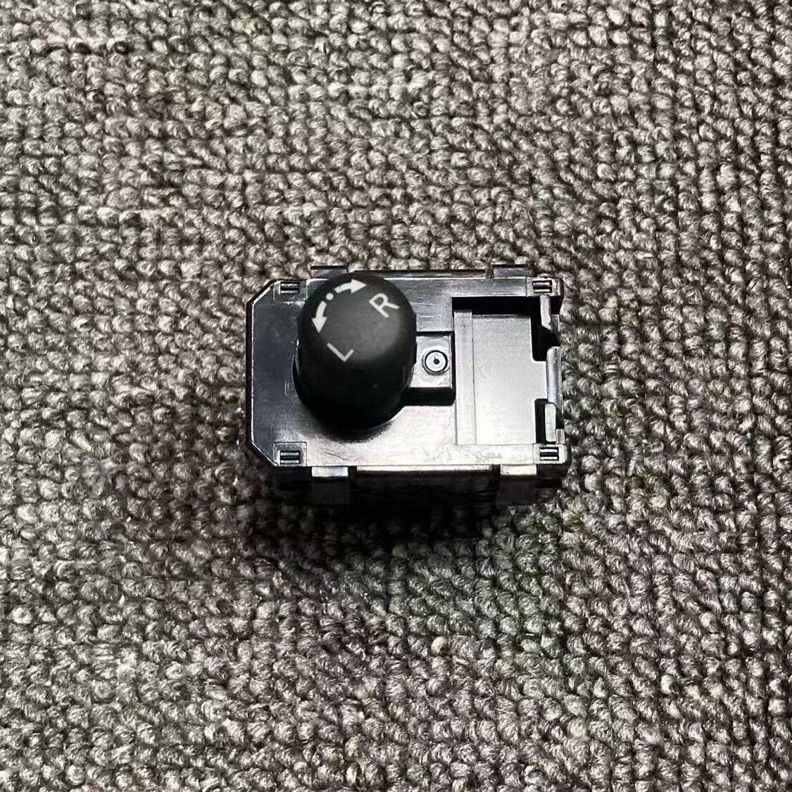 适用新骐达途达纳瓦拉倒车镜开关