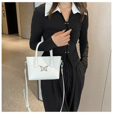 FFOOOO 2025春季新款通用款女包PU均码其他拉链斜挎包车缝线