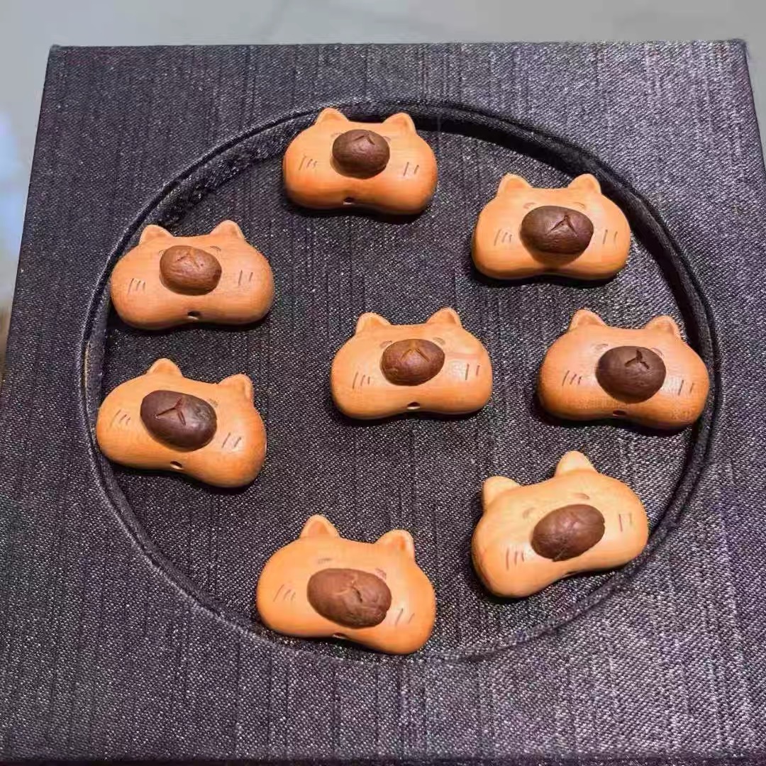 老桃木雕刻可爱卡皮巴拉镶咖啡豆三通多用款diy手串手持文玩配饰