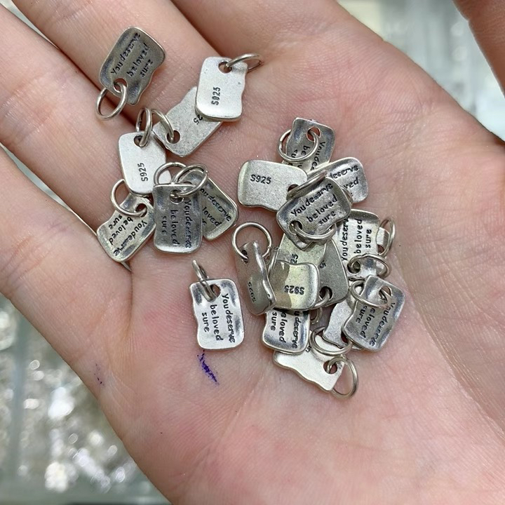 s925银复古英文方形字牌吊坠银diy佩饰手链挂坠项链吊坠饰品