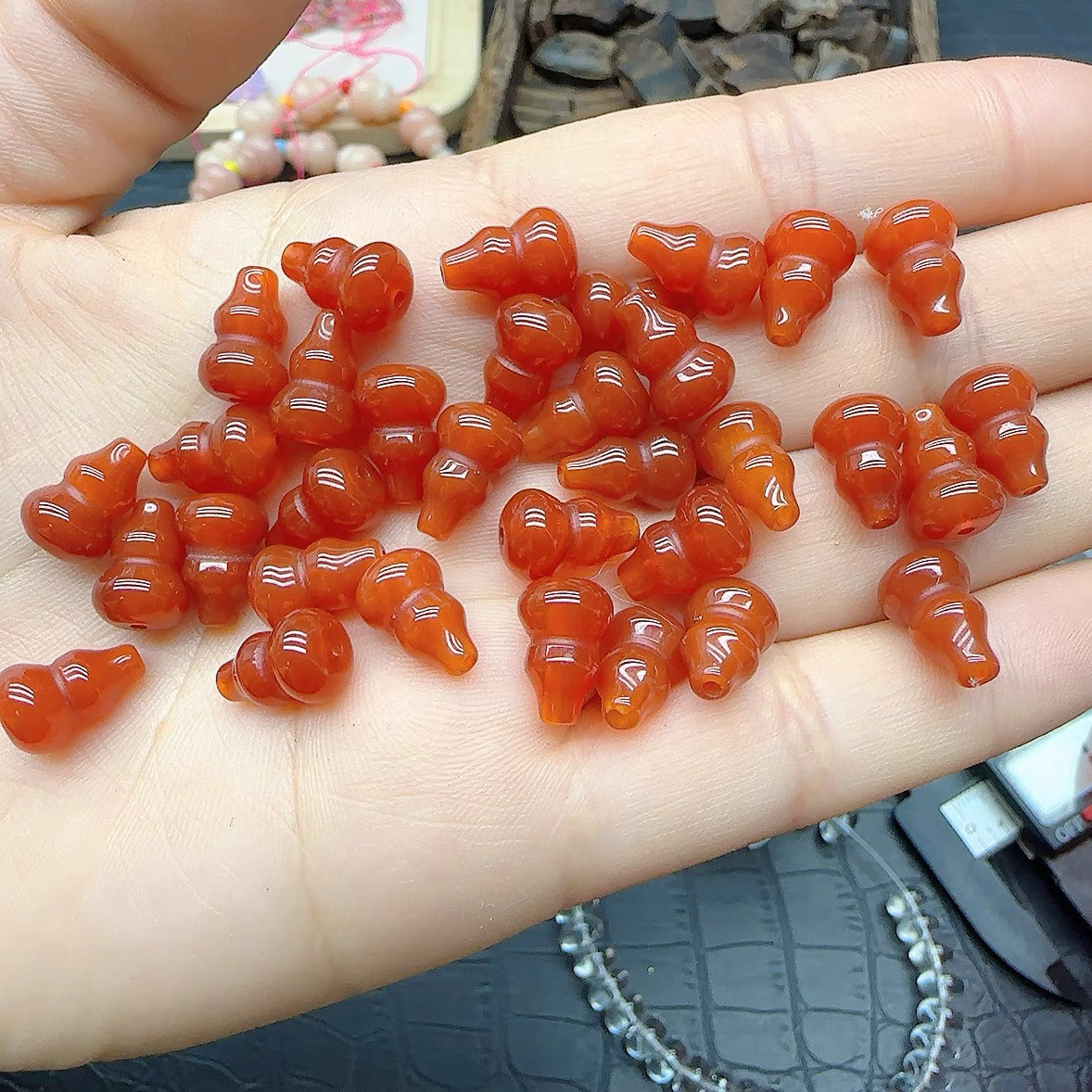 DIY红玛瑙葫芦通孔隔珠配件红玛瑙葫芦约8×12mm一个通孔隔珠配件