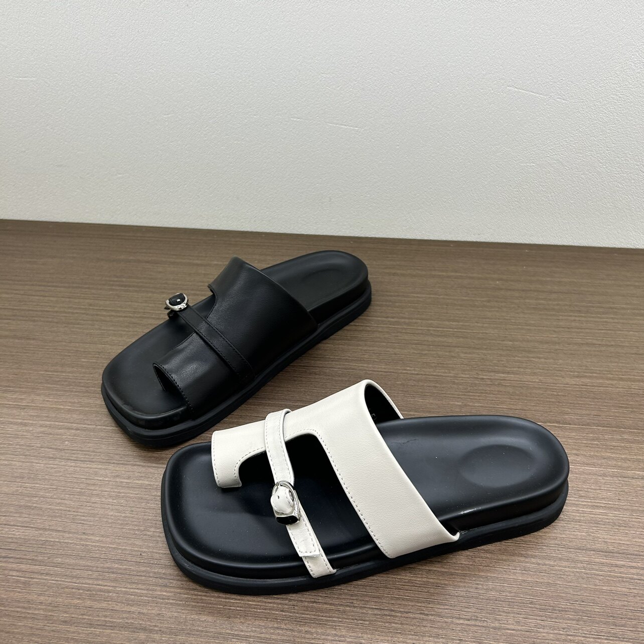 欧洲站羊皮2026年夏季休闲时尚百搭平底软底女款外穿真皮凉鞋拖鞋