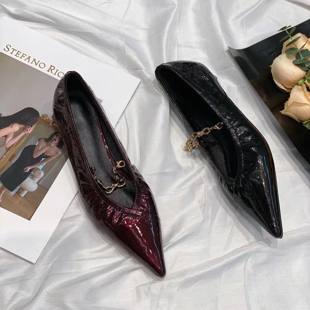 欧洲站新真皮女鞋漆皮尖头低跟平底鞋金属链条玛丽珍鞋单鞋奶奶鞋