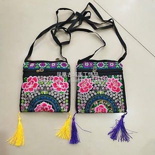 2020新款凤凰古城民族风刺绣花单肩斜挎包流苏包女包手机包零钱袋