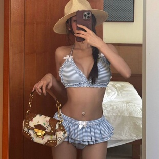 微伦斯2026蓝色条纹花边比基尼套装女分体泳衣女度假风性感两件套