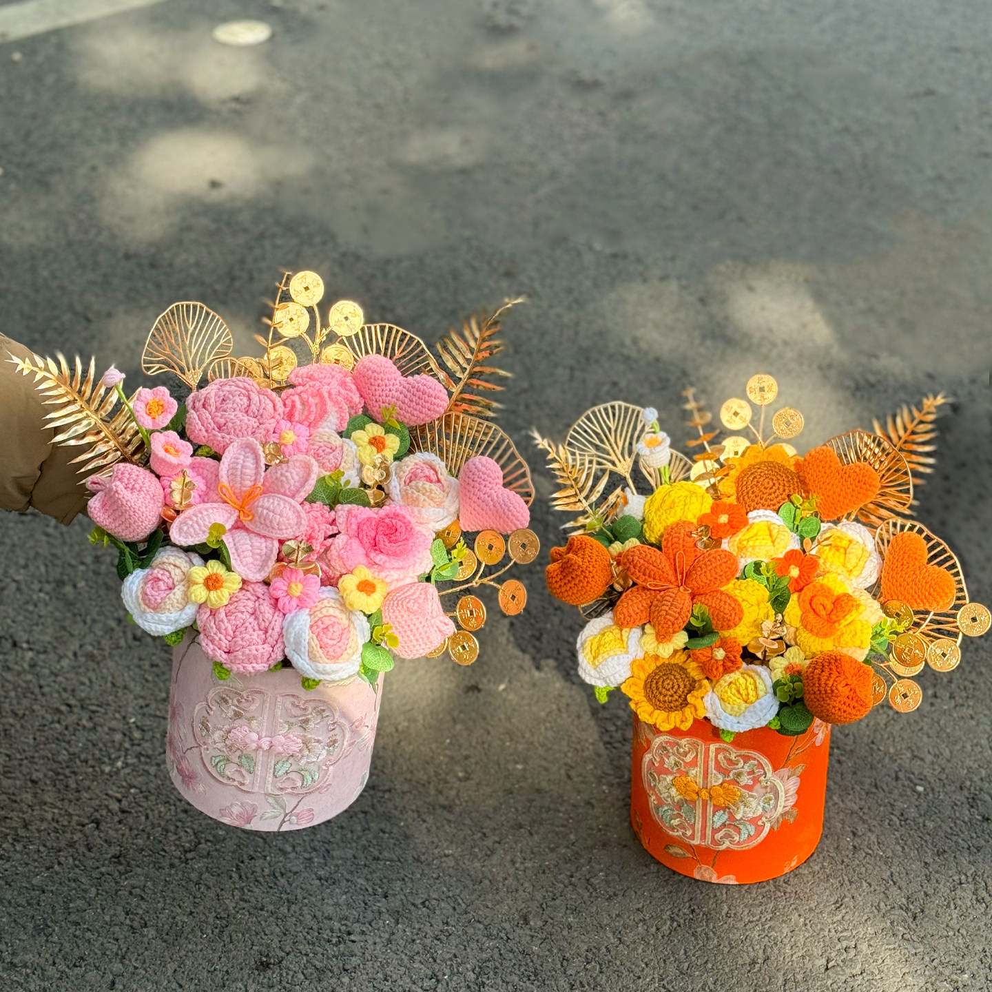 创意年宵花抱抱桶针织玫瑰向日葵毛线花企业新年伴手礼送朋友闺蜜,家居饰品,仿真花/假花,淘宝优惠券,粉丝福利购,淘宝优惠卷