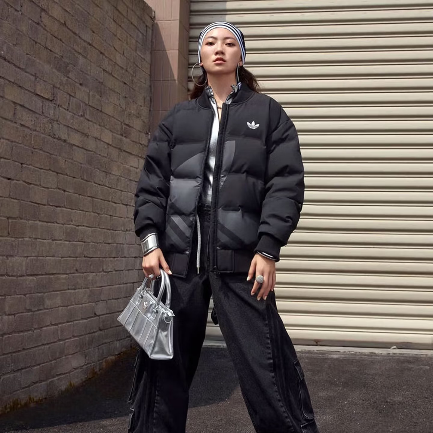 阿迪达斯三叶草600蓬羽绒服