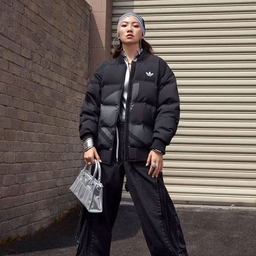 阿迪达斯三叶草600蓬羽绒服