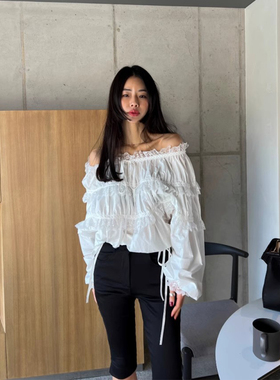 韩国chi春季新款一字领露肩衬衫女小众别致系带拼接蕾丝短款上衣