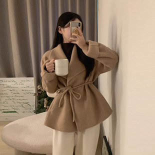 高级感翻领系带收腰百搭呢子外套女2025冬季新款气质纯色毛呢上衣