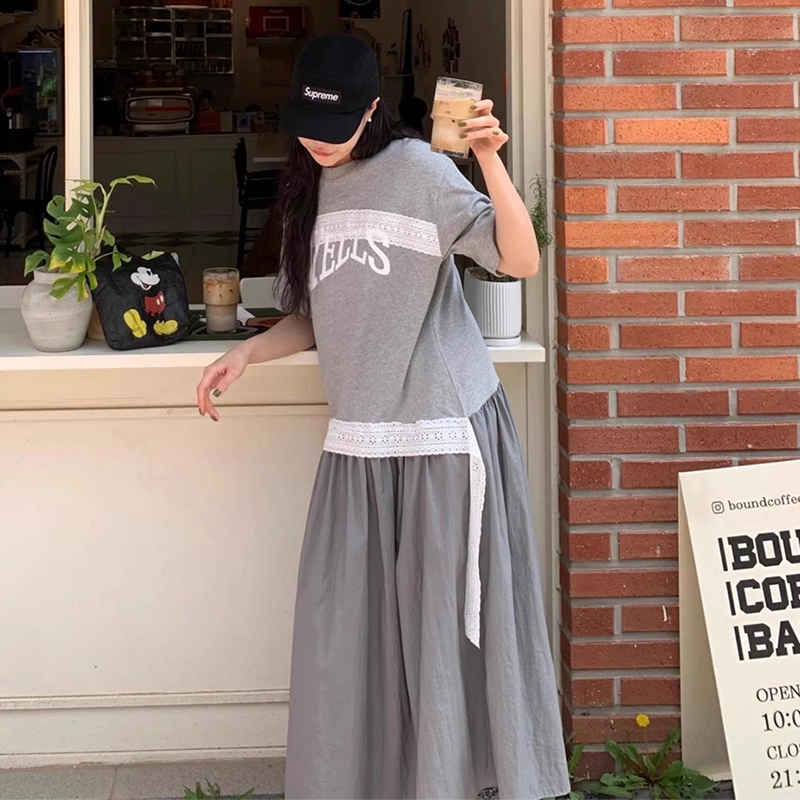 良良家设计感蕾丝拼接撞色连衣裙女夏季新款小众慵懒风短袖长裙子