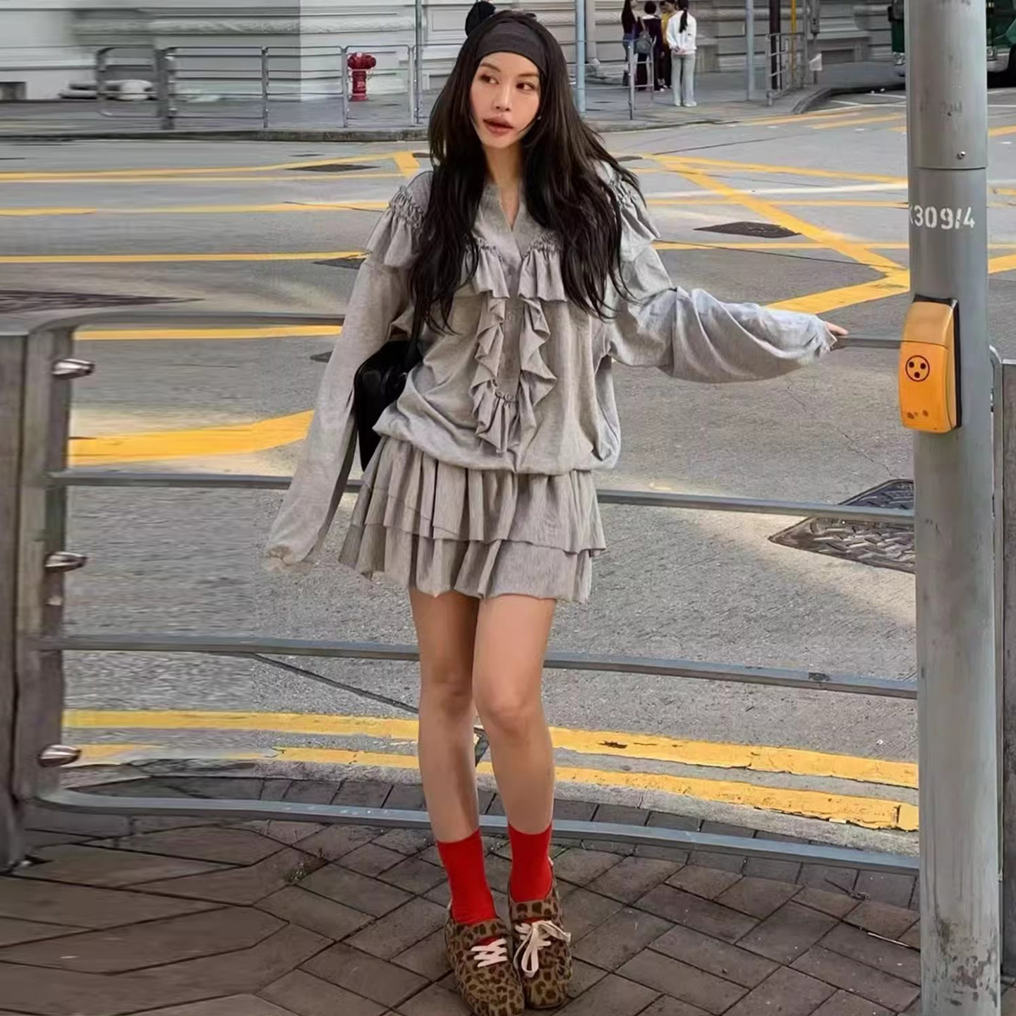 良良家 时尚套装荷叶边拼接长袖上衣女春季新款高腰短裙两件套