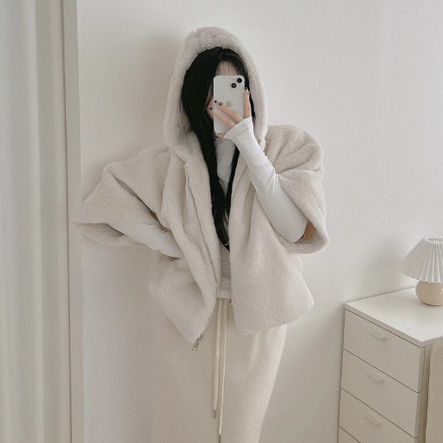 加厚保暖毛绒绒连帽披肩短外套女