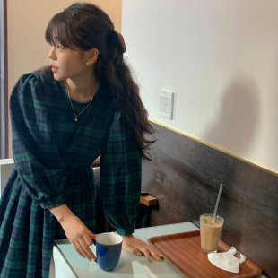 韩国chic秋冬复古田园风圆领收腰显瘦泡泡袖 格纹连衣裙长裙女