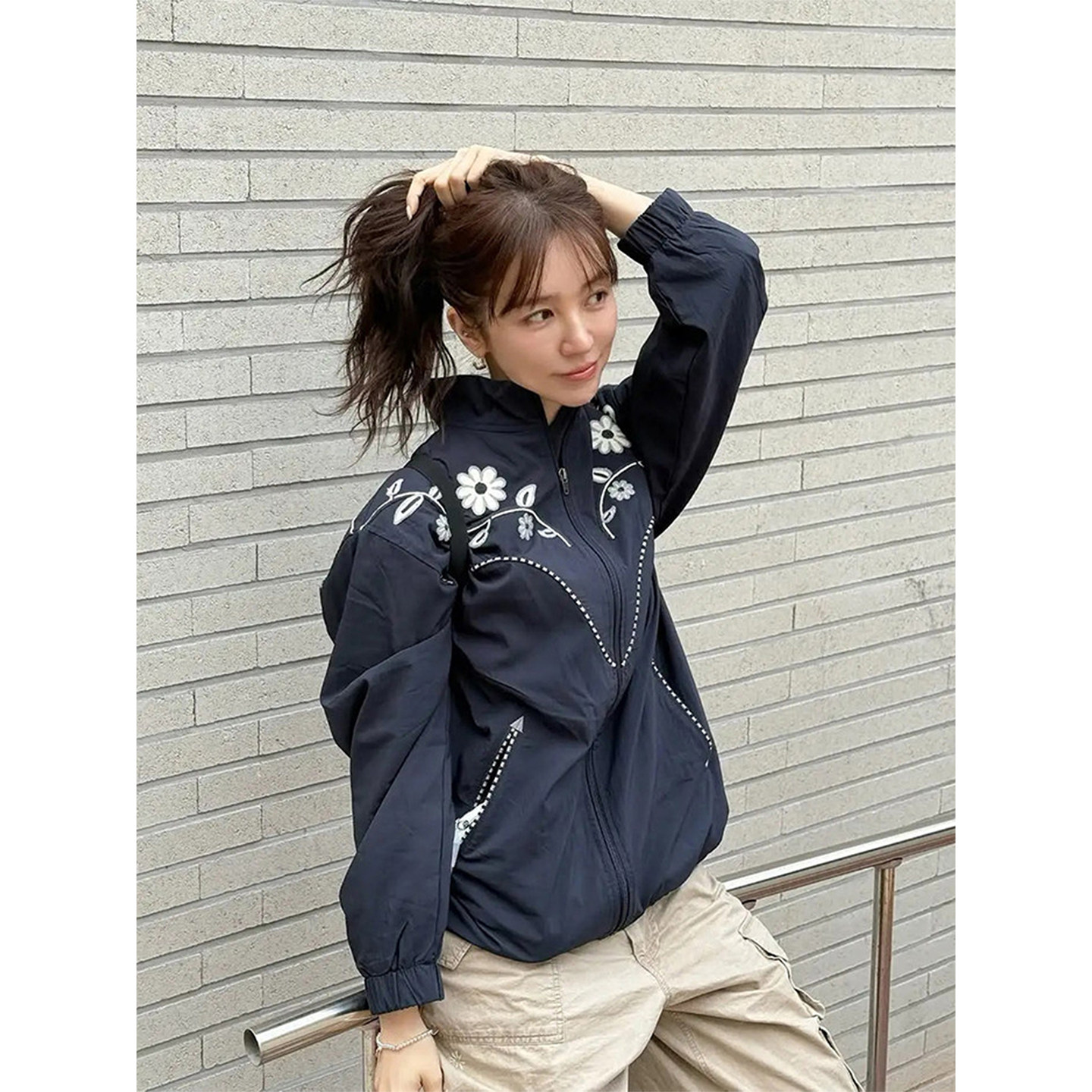 复古花卉刺绣冲锋衣夹克外套女图片