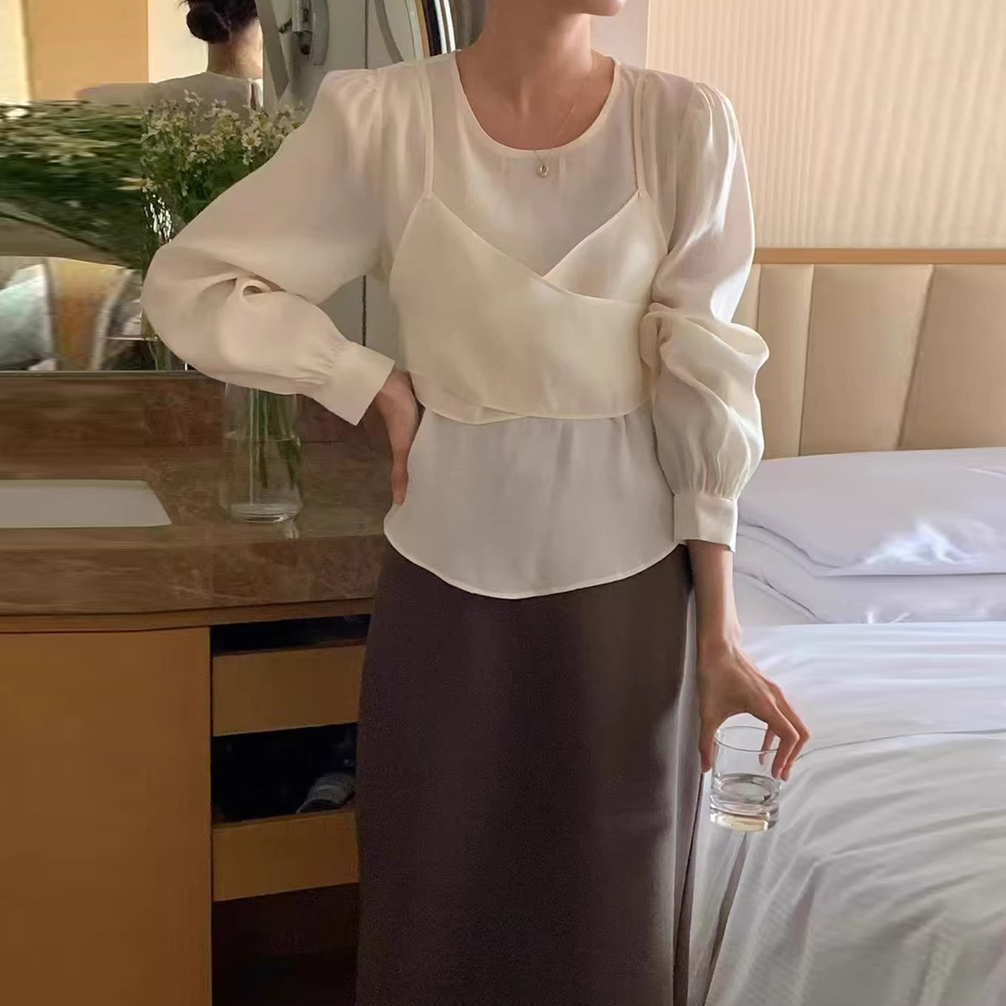 优雅气质假两件交叉吊带天丝微透长袖衬衫女早春新款宽松百搭上衣,女装/女士精品,蕾丝衫/雪纺衫,淘宝优惠券,粉丝福利购,淘宝优惠卷