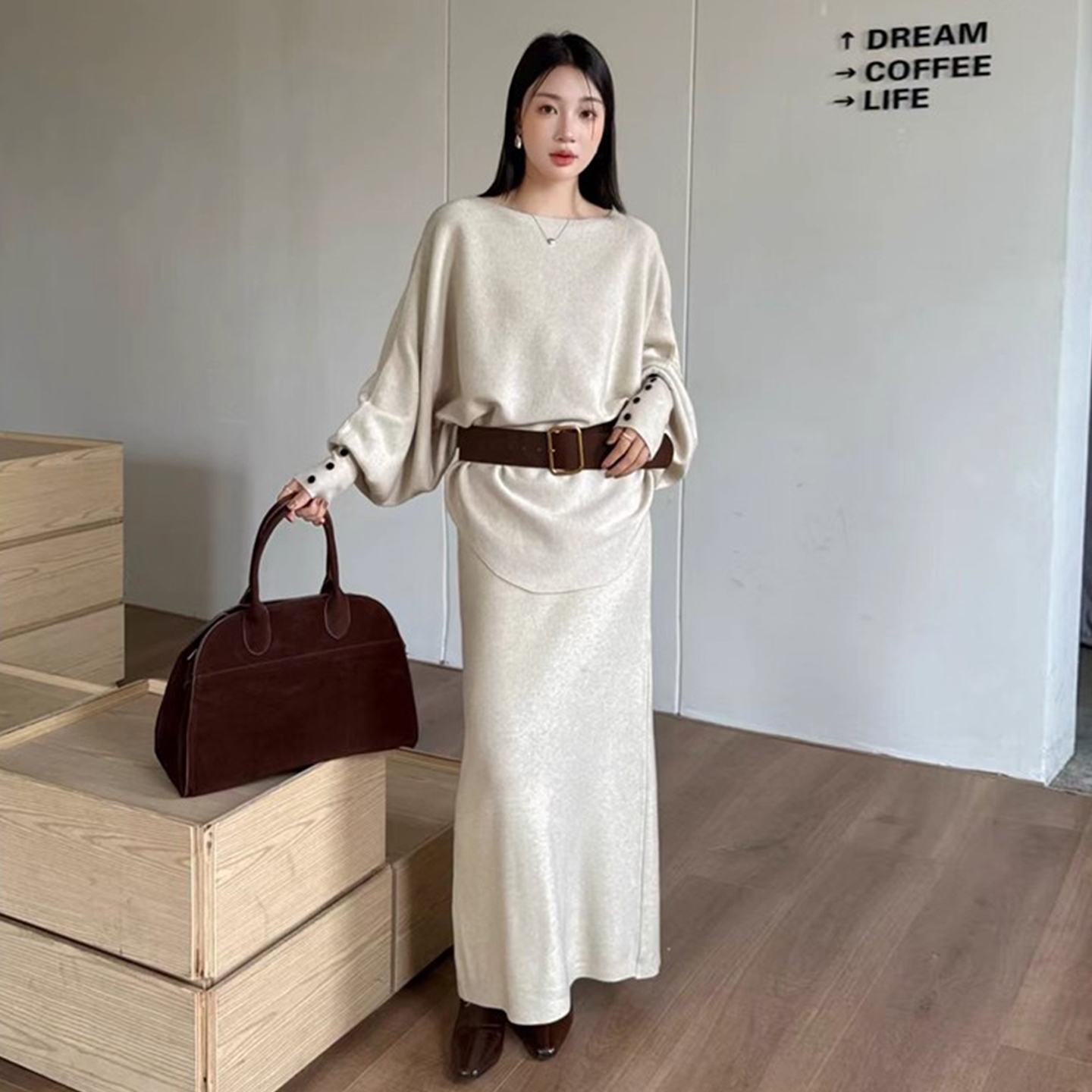 不规则针织毛衣+高腰显瘦半身裙