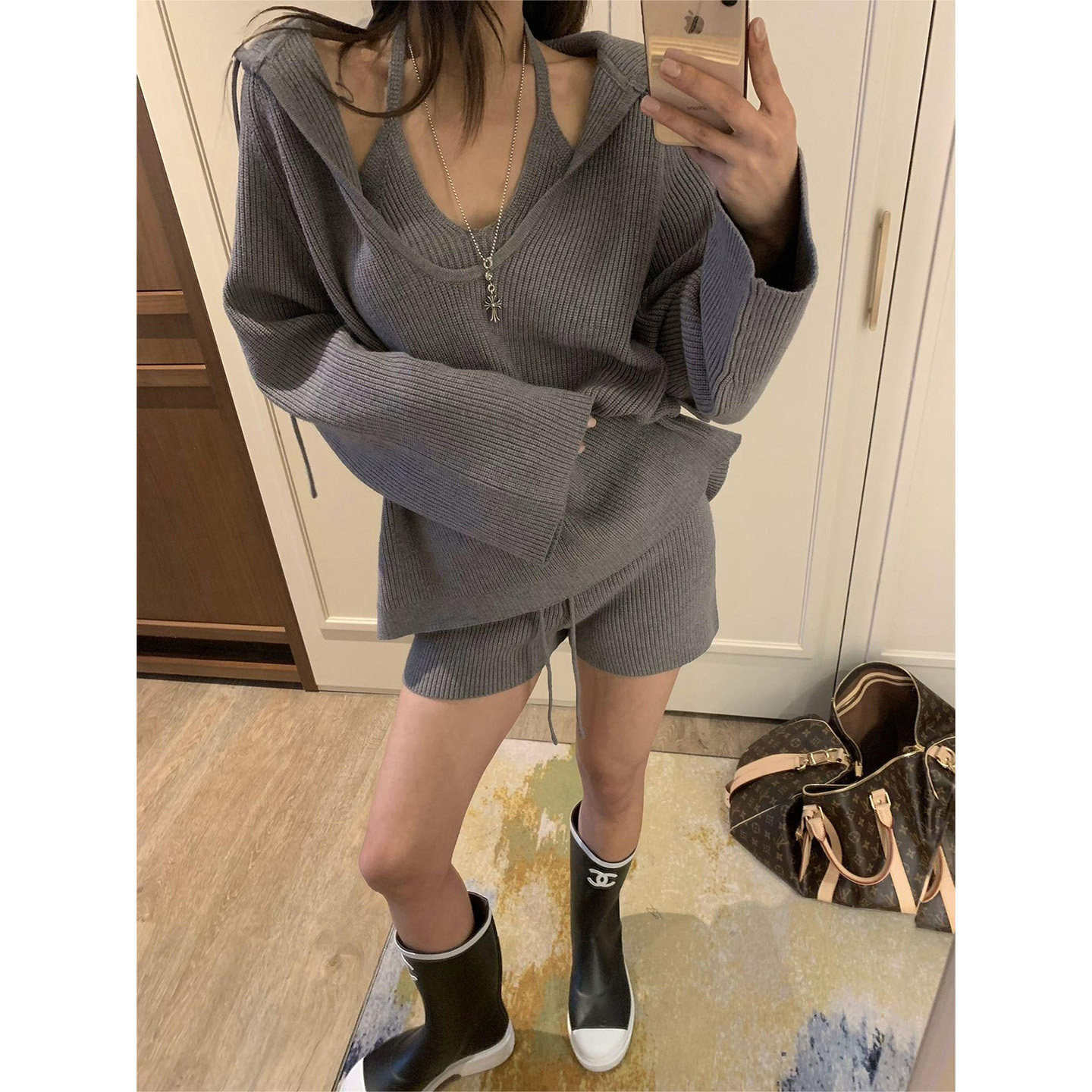 良良家针织套装挂脖背心连帽毛衣女2026秋冬新款休闲短裤三件套