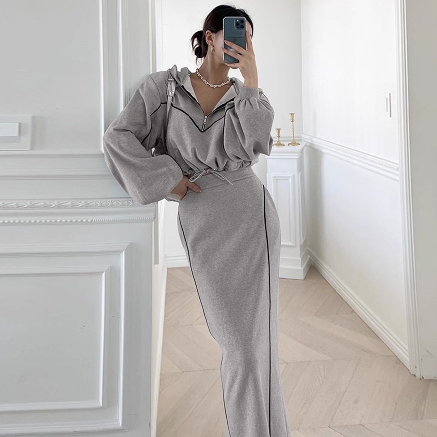 拉链连帽卫衣+高腰后开叉半身裙