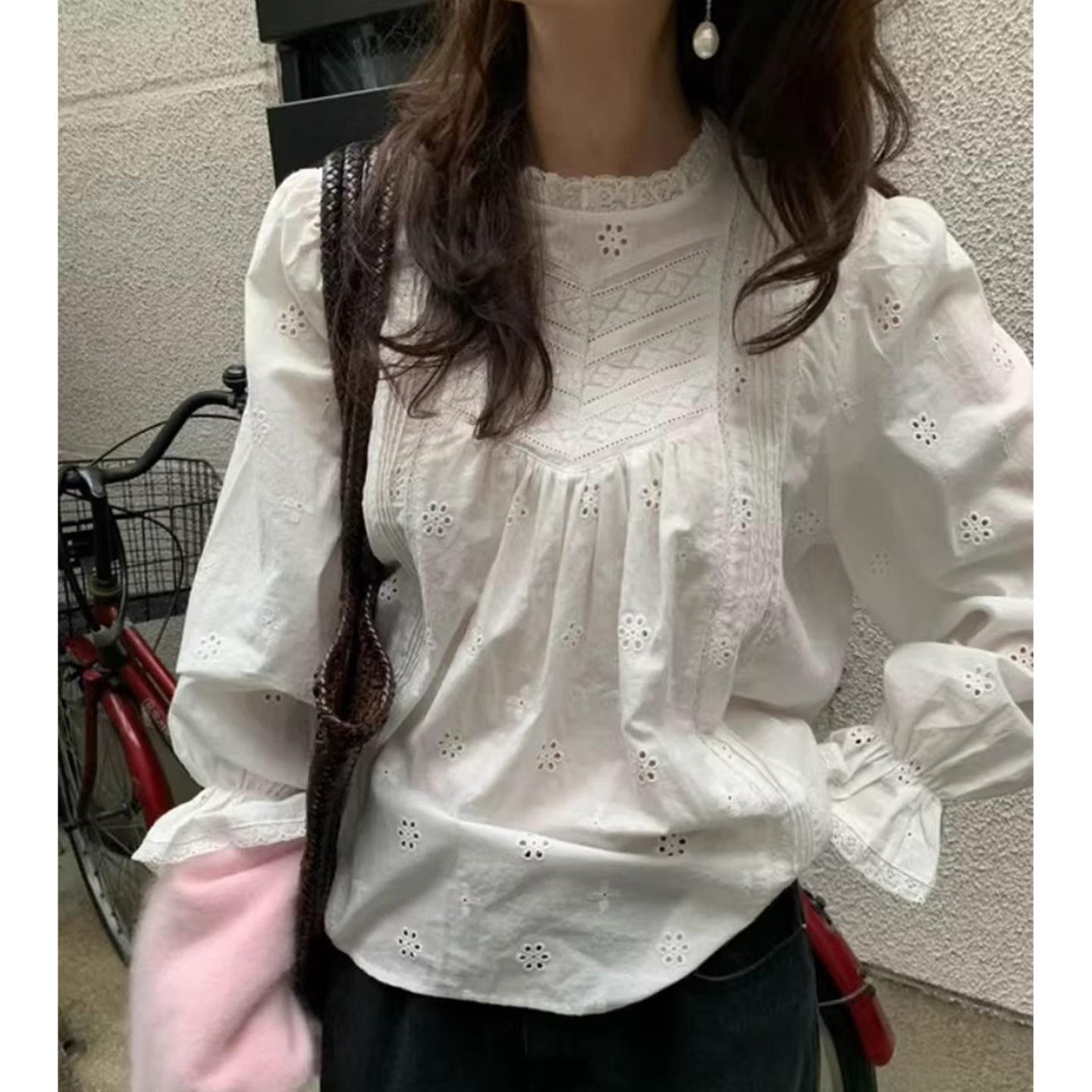 复古重工镂空钩花喇叭袖衬衫女早春季减龄气质宽松显瘦纯色上衣,女装/女士精品,衬衫,淘宝优惠券,粉丝福利购,淘宝优惠卷