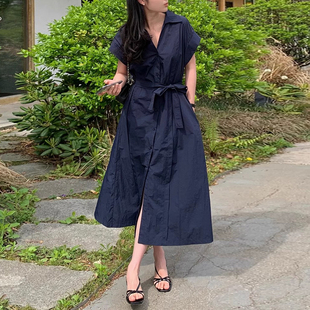 良良家复古气质单排扣绑带收腰连衣裙女夏季新款衬衫式纯色长裙子