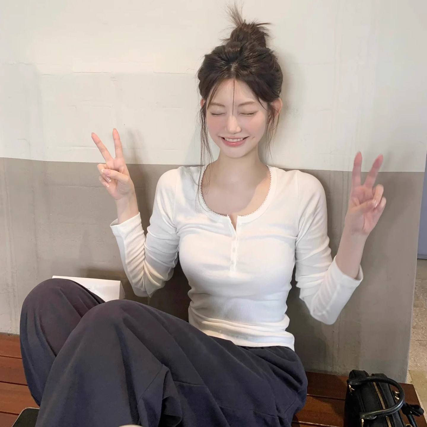 小众基础款花边U领系扣纯色打底衫女2025冬季新款内搭修身显瘦T恤,女装/女士精品,T恤,淘宝优惠券,粉丝福利购,淘宝优惠卷