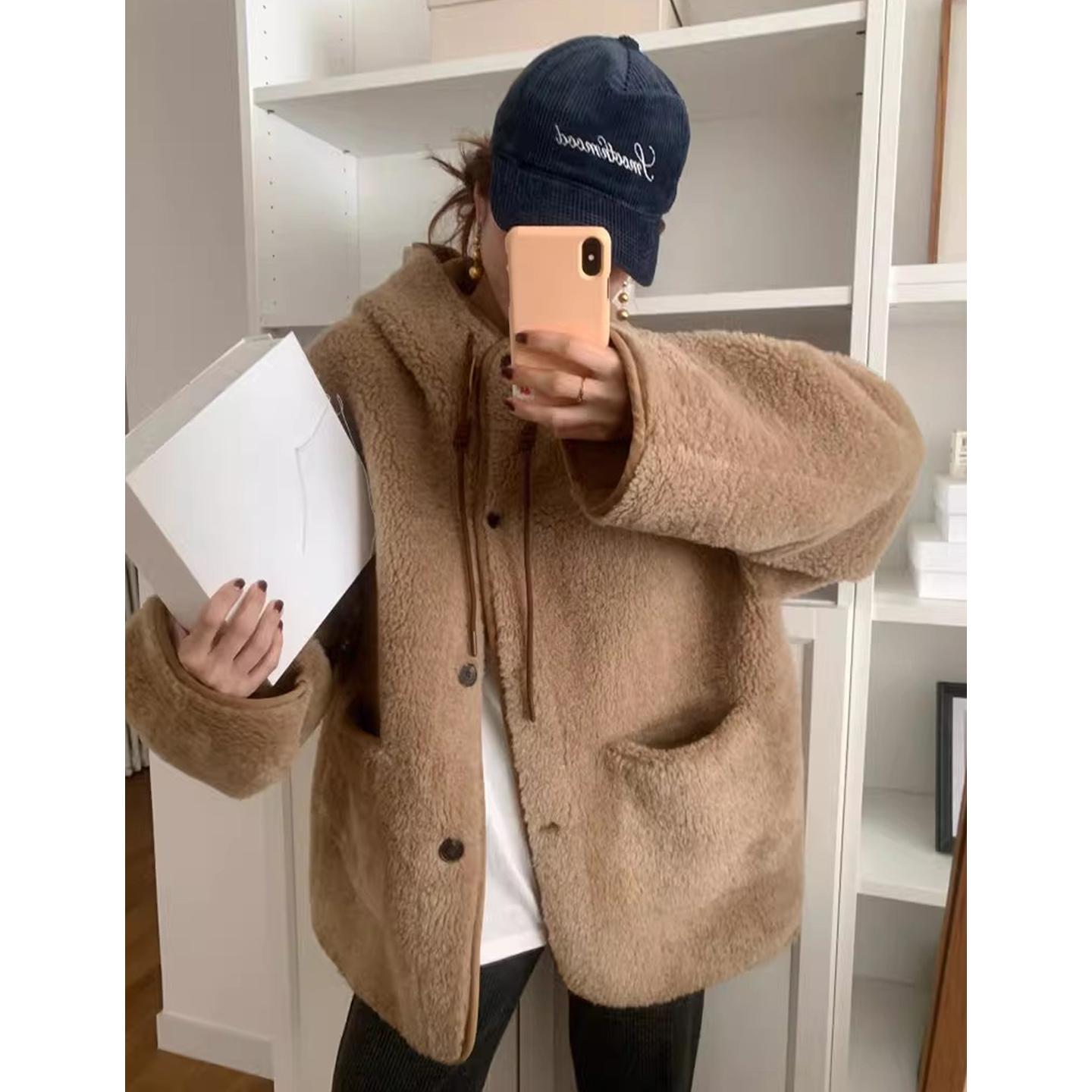 慵懒风皮毛一体连帽羊羔毛外套