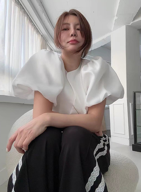 良良家小众设计感暗扣泡泡袖白色外套女夏季新款法式气质宽松上衣