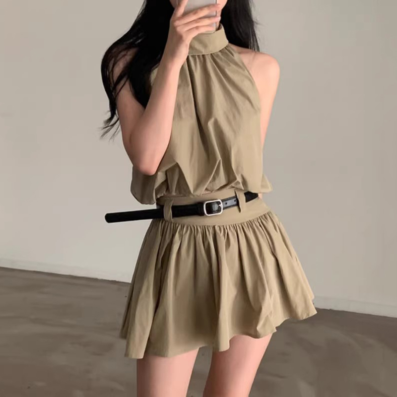 挂脖辣妹背心衬衫+褶皱A字短裙