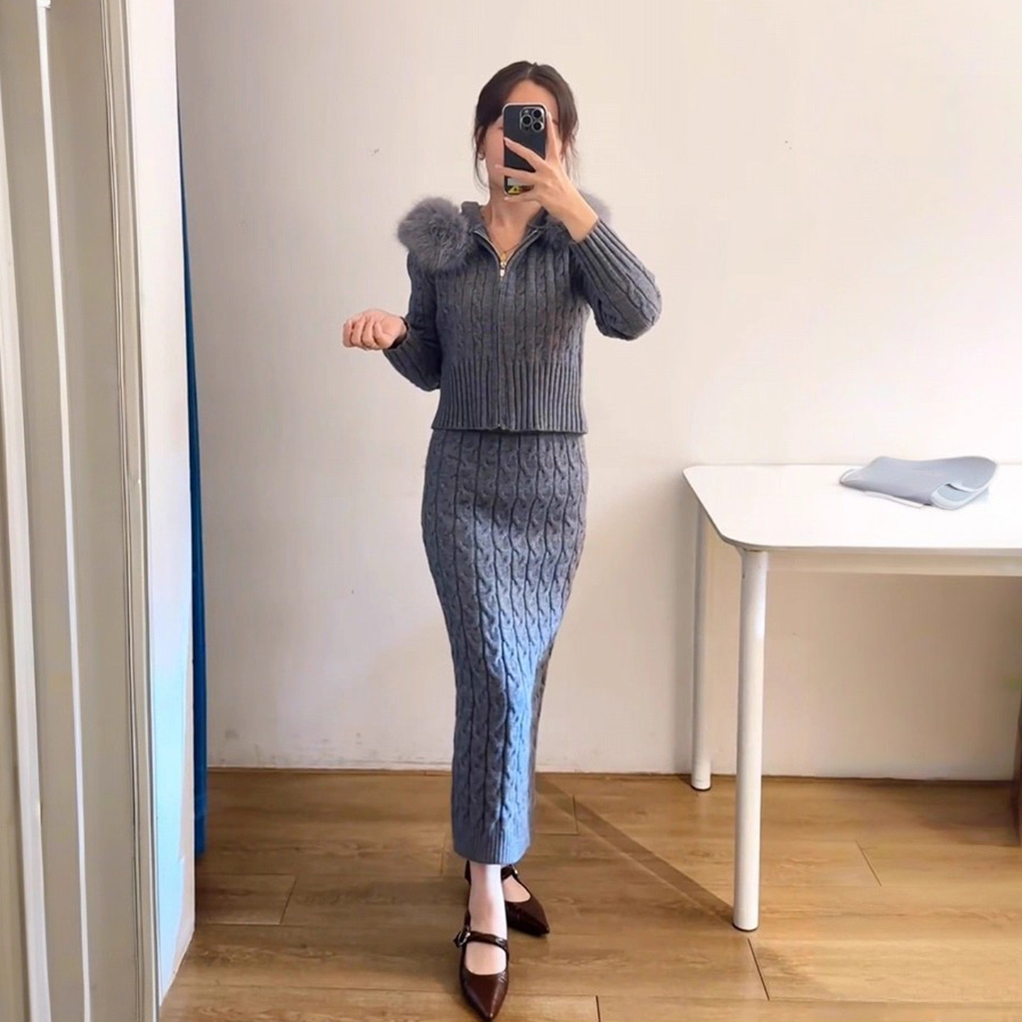 时尚套装大毛领麻花毛衣短外套女2025冬季新款高腰针织包臀半身裙