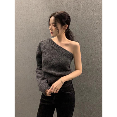 不规则斜领长袖露肩针织毛衣