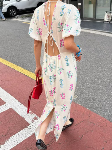 露背系带短袖后开叉碎花连衣裙