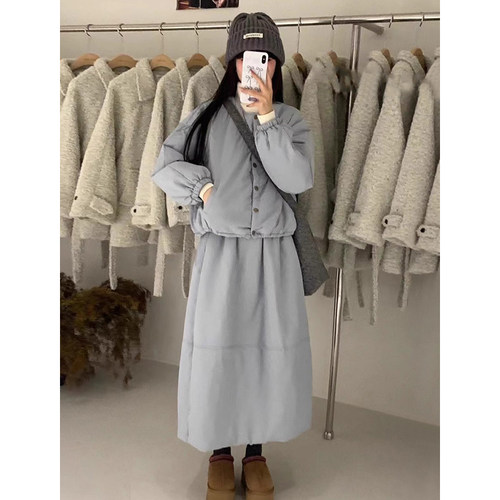 单排扣棉服外套+高腰花苞半身裙