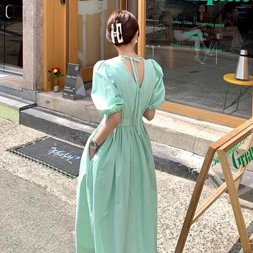 露背系带收腰显瘦纯色A字连衣裙