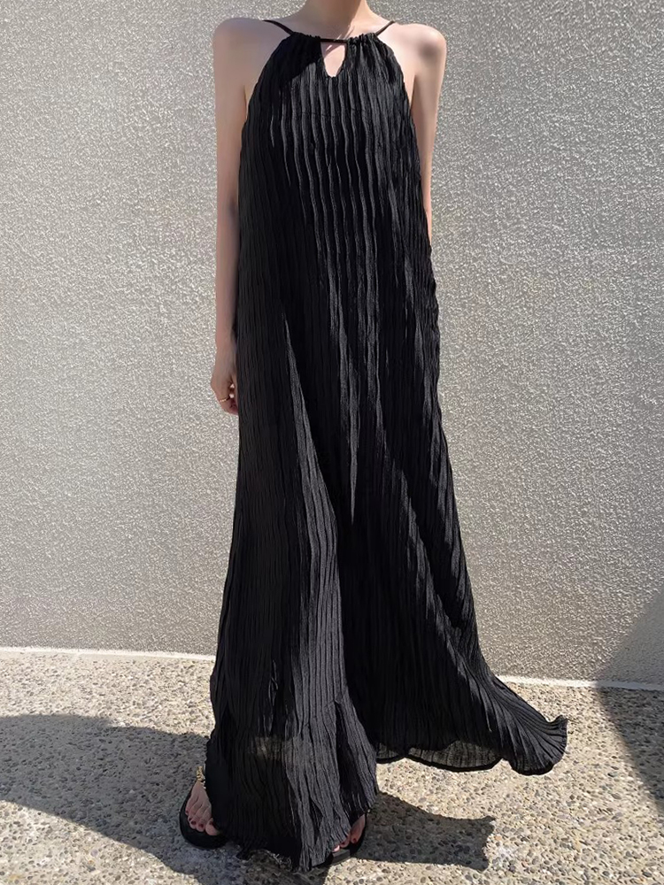 立体褶皱设计长款挂脖吊带连衣裙