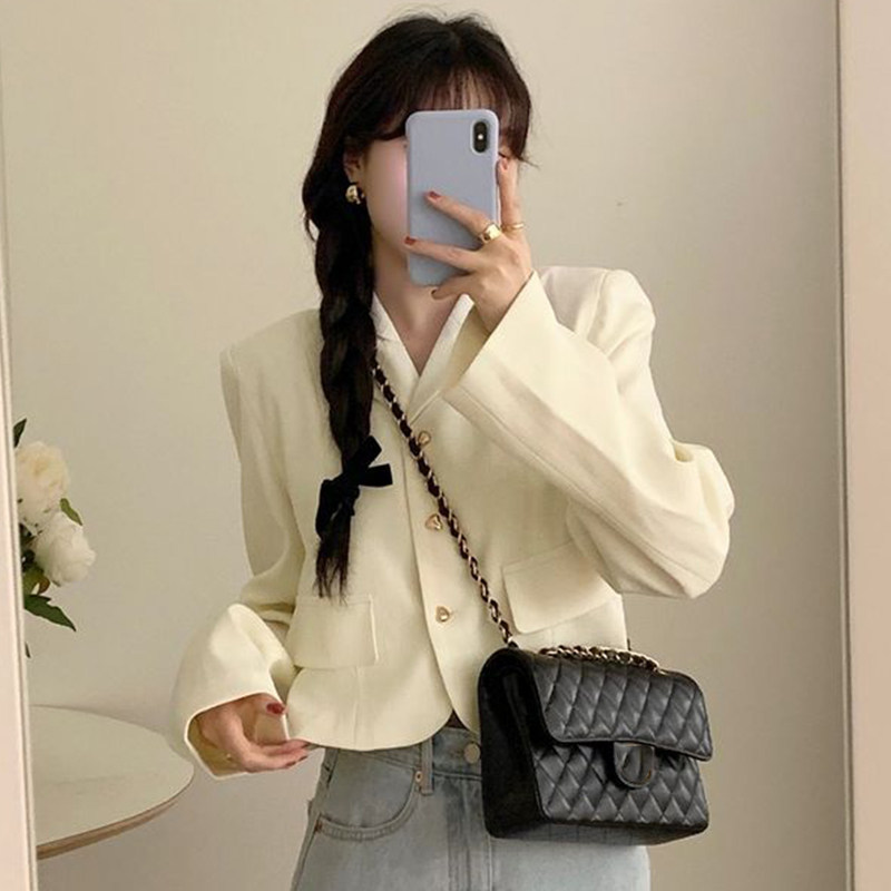 한국의 시크한 봄 프렌치 스위트 라펠 메탈 러브 버튼 루즈하고 다재다능한 긴팔 숏 블레이저