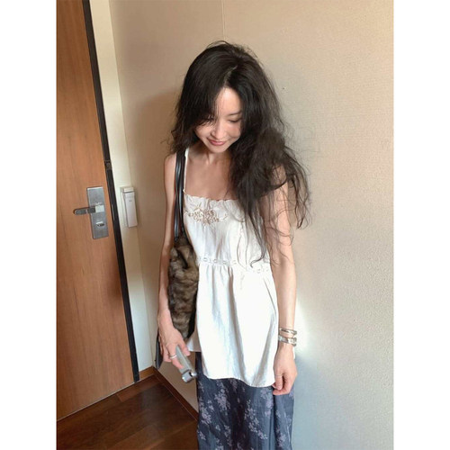 复古波浪边绣花吊带背心女