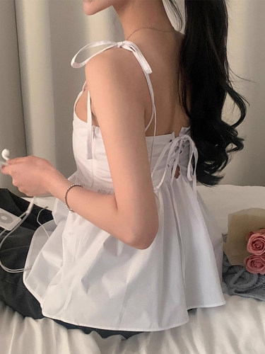 后背交叉绑带设计荷叶边吊带衬衫