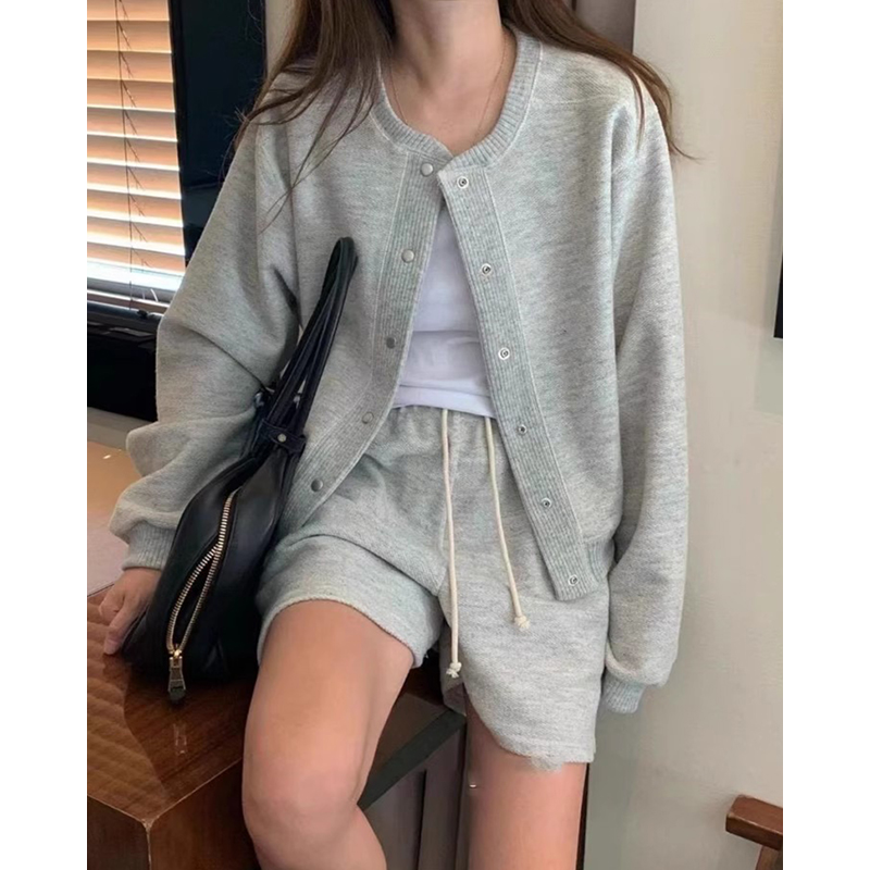 长袖卫衣外套女+高腰休闲短裤