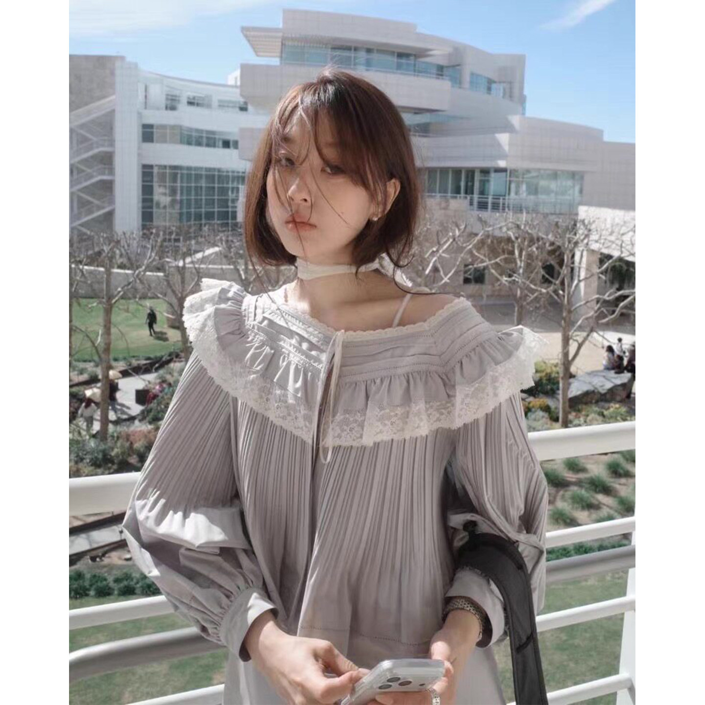 良良家 春季新款法式复古蕾丝花边褶皱设计宽松灯笼袖衬衫上衣女