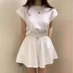 良良家时尚套装后开叉绑带短袖T恤女夏季新款抽绳阔腿短裤两件套